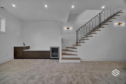 625 E Bowen Ave, Chicago, IL 60653 photo 24