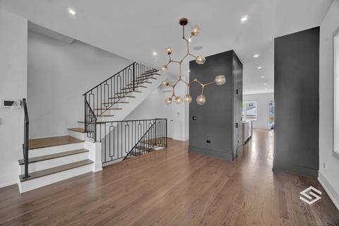 625 E Bowen Ave, Chicago, IL 60653 photo 4