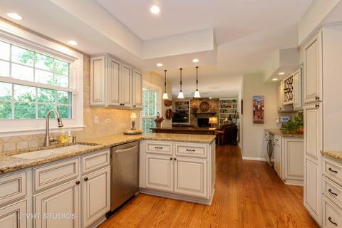 1356 S Main St, Wheaton, IL 60189 photo 5