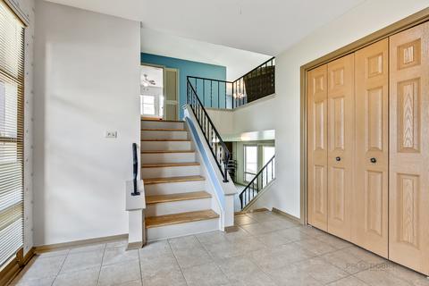1320 Devonshire Ln, Hoffman Estates, IL 60169 photo 3