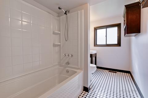 1320 Devonshire Ln, Hoffman Estates, IL 60169 photo 13