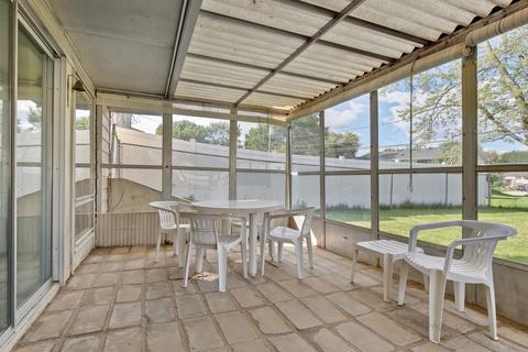 1320 Devonshire Ln, Hoffman Estates, IL 60169 photo 23