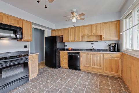 1320 Devonshire Ln, Hoffman Estates, IL 60169 photo 9