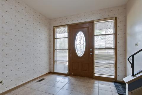 1320 Devonshire Ln, Hoffman Estates, IL 60169 photo 4