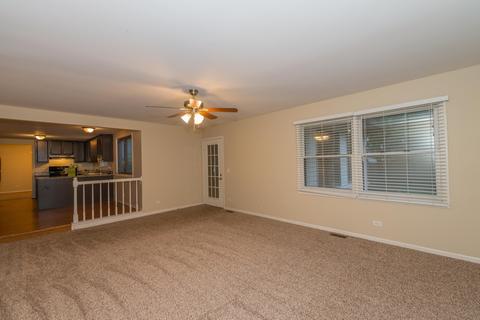 590 Yellowstone Dr, Elgin, IL 60123 photo 9