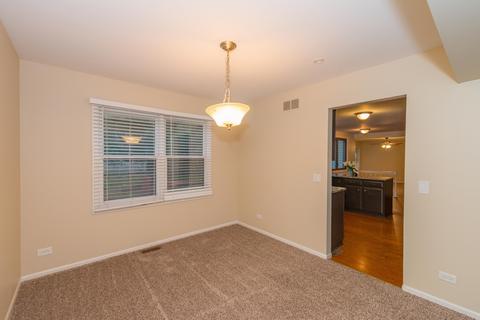 590 Yellowstone Dr, Elgin, IL 60123 photo 3