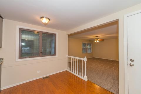 590 Yellowstone Dr, Elgin, IL 60123 photo 8