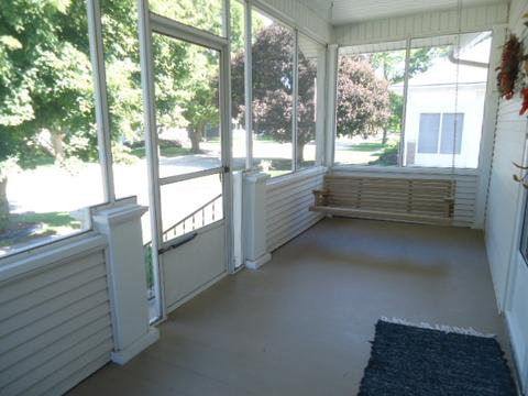 203 E 4th St, Gridley, IL 61744 photo 3