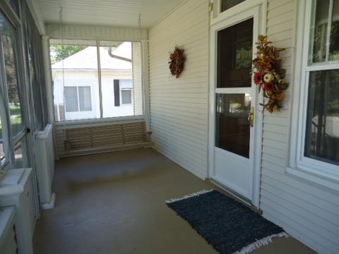 203 E 4th St, Gridley, IL 61744 photo 2