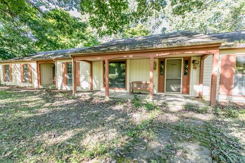 140 Oaktree Rd, Seymour, IL 61875 photo 2