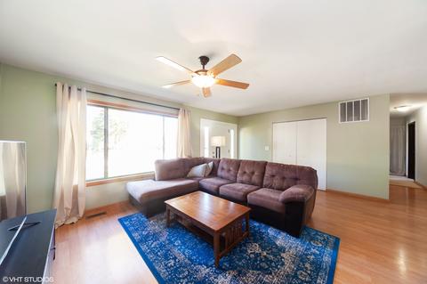 633 Lido Ter W, Bartlett, IL 60103 photo 2
