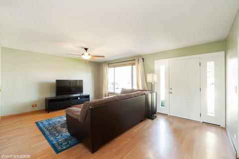 633 Lido Ter W, Bartlett, IL 60103 photo 3