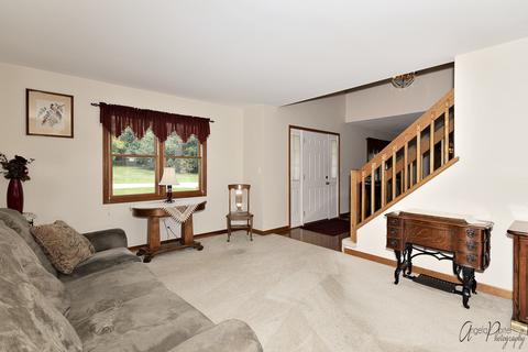 5027 Spring Rd, Mchenry, IL 60050 photo 9