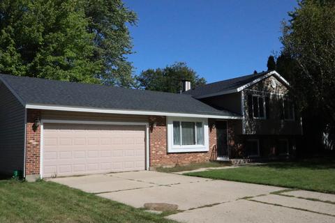 5212 Abbey Dr, Mchenry, IL 60050 photo 2