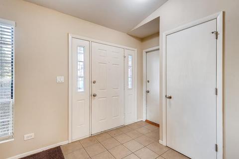 656 Thorndale Dr, Elgin, IL 60120 photo 3