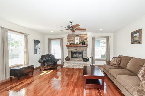 4001 Wilke Rd, Rolling Meadows, IL 60008 photo 2