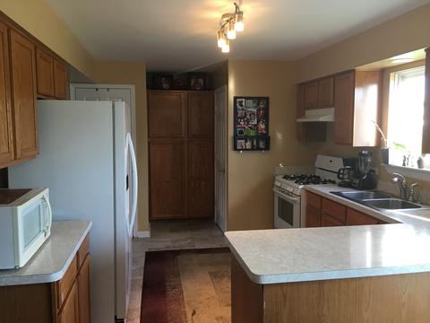 7557 Heritage Ct, Summit, IL 60501 photo 4