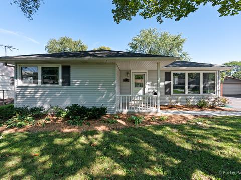 3724 Wren Ln, Rolling Meadows, IL 60008 photo 2