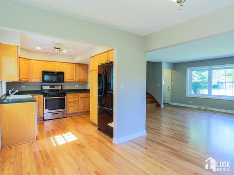 107 Center Ave, Wheeling, IL 60090 photo 8