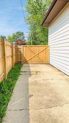 1310 Devonshire Dr, Joliet, IL 60435 photo 14