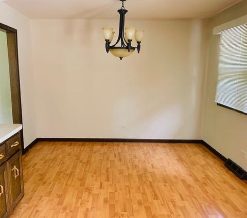 1310 Devonshire Dr, Joliet, IL 60435 photo 5