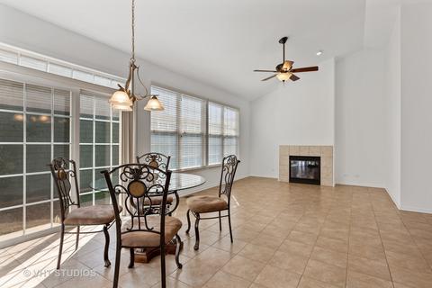 276 Longview Dr, Elgin, IL 60124 photo 9