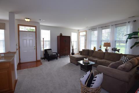 1566 Millbrook Dr, Algonquin, IL 60102 photo 3