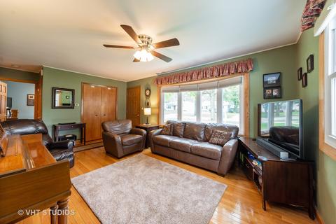 3102 Hawk Ln, Rolling Meadows, IL 60008 photo 2