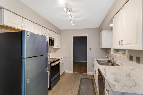 1302 E Oakland Ave, Bloomington, IL 61701 photo 7