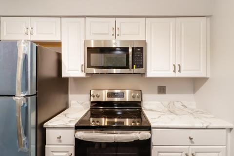1302 E Oakland Ave, Bloomington, IL 61701 photo 4