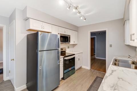 1302 E Oakland Ave, Bloomington, IL 61701 photo 5