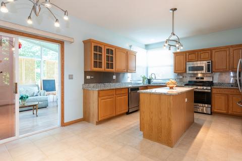 4660 Whitehall Ct, Algonquin, IL 60102 photo 3