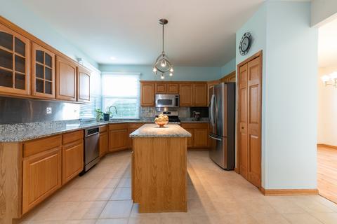 4660 Whitehall Ct, Algonquin, IL 60102 photo 4