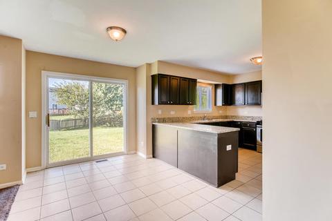 2833 Sun Valley Dr, Plainfield, IL 60586 photo 7