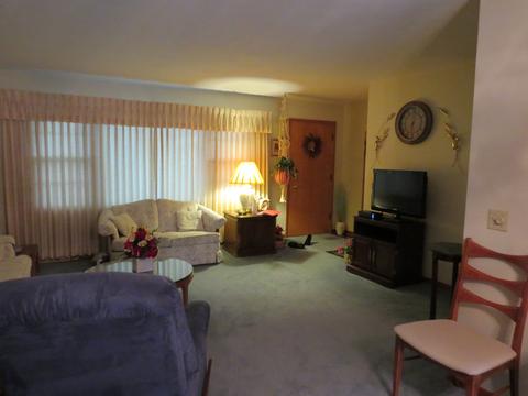 1318 Blackhawk Dr, Elgin, IL 60120 photo 3