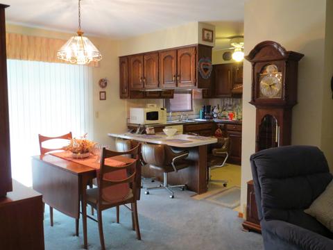 1318 Blackhawk Dr, Elgin, IL 60120 photo 4