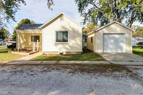 102 E Locust St, Tolono, IL 61880 photo 2