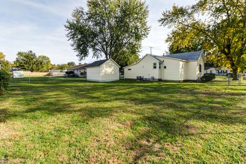 102 E Locust St, Tolono, IL 61880 photo 6