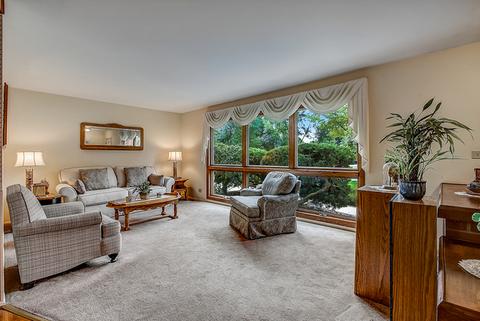 319 Brookside Cir, Wheaton, IL 60187 photo 3
