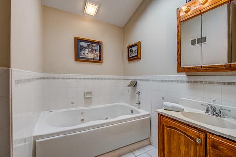 319 Brookside Cir, Wheaton, IL 60187 photo 16
