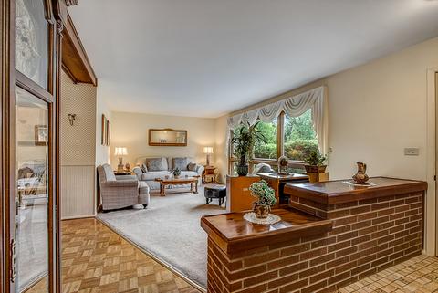 319 Brookside Cir, Wheaton, IL 60187 photo 4