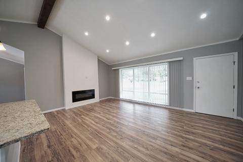 545 Western St, Hoffman Estates, IL 60169 photo 3
