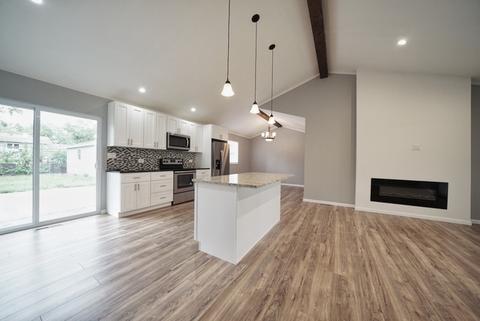 545 Western St, Hoffman Estates, IL 60169 photo 9