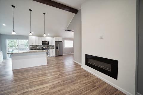 545 Western St, Hoffman Estates, IL 60169 photo 5