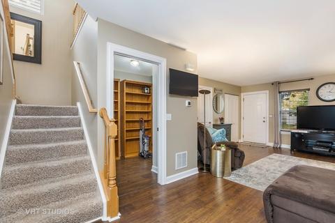 2056 Grayhawk Dr, Aurora, IL 60503 photo 4
