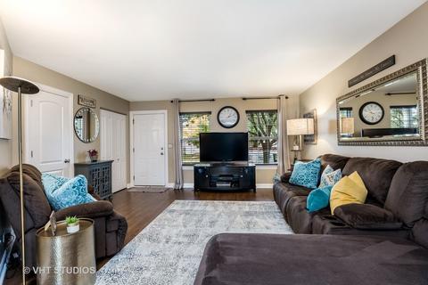 2056 Grayhawk Dr, Aurora, IL 60503 photo 3