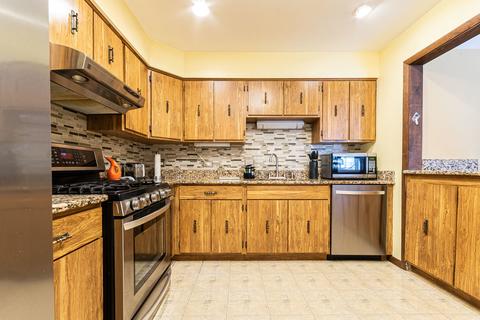 1574 Brookside Dr, Hoffman Estates, IL 60169 photo 17