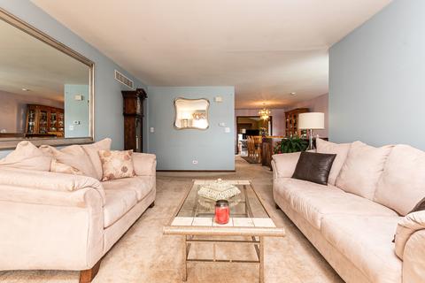 1574 Brookside Dr, Hoffman Estates, IL 60169 photo 4