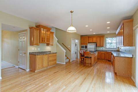 1301 Bison Ln, Hoffman Estates, IL 60192 photo 12