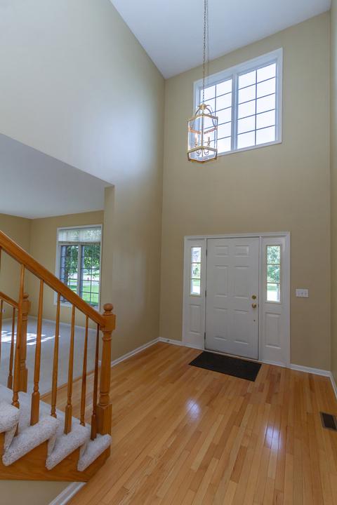 1301 Bison Ln, Hoffman Estates, IL 60192 photo 3